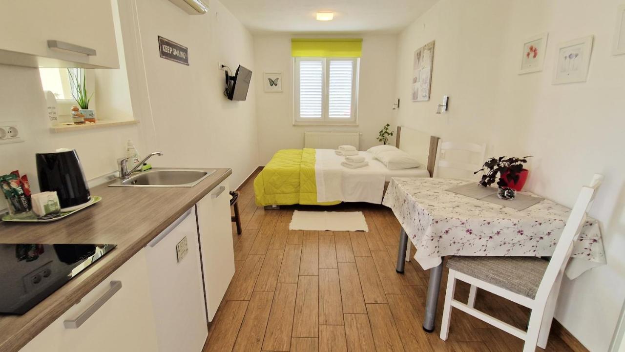 Apartment Pipo Krk Town Exterior foto